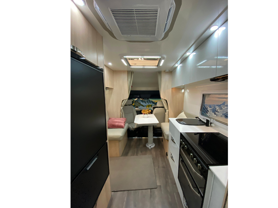 Sovereign Q-2 interior